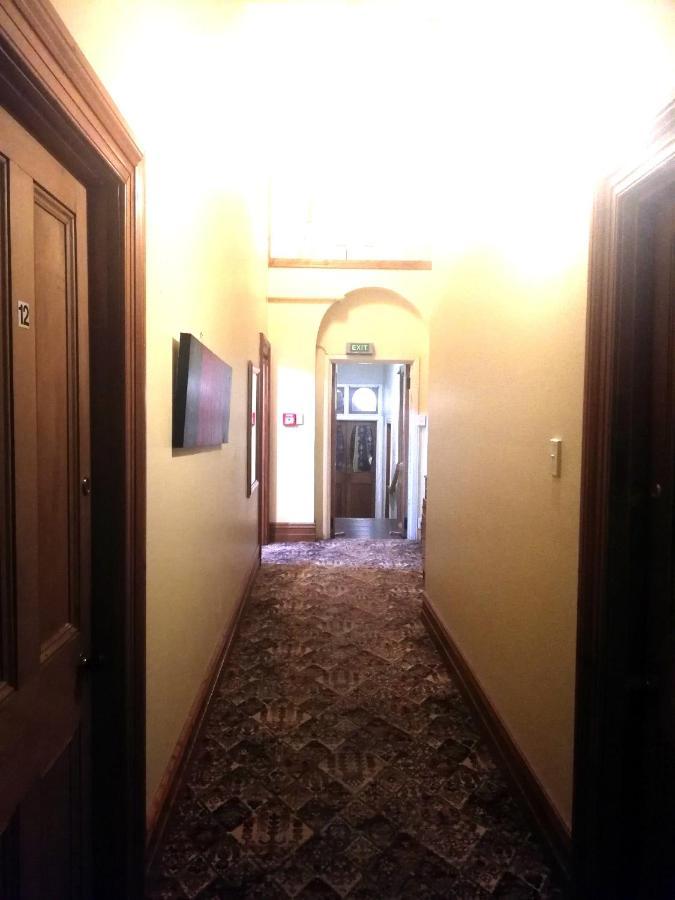 Empire Hotel Backpackers Oamaru Exterior foto